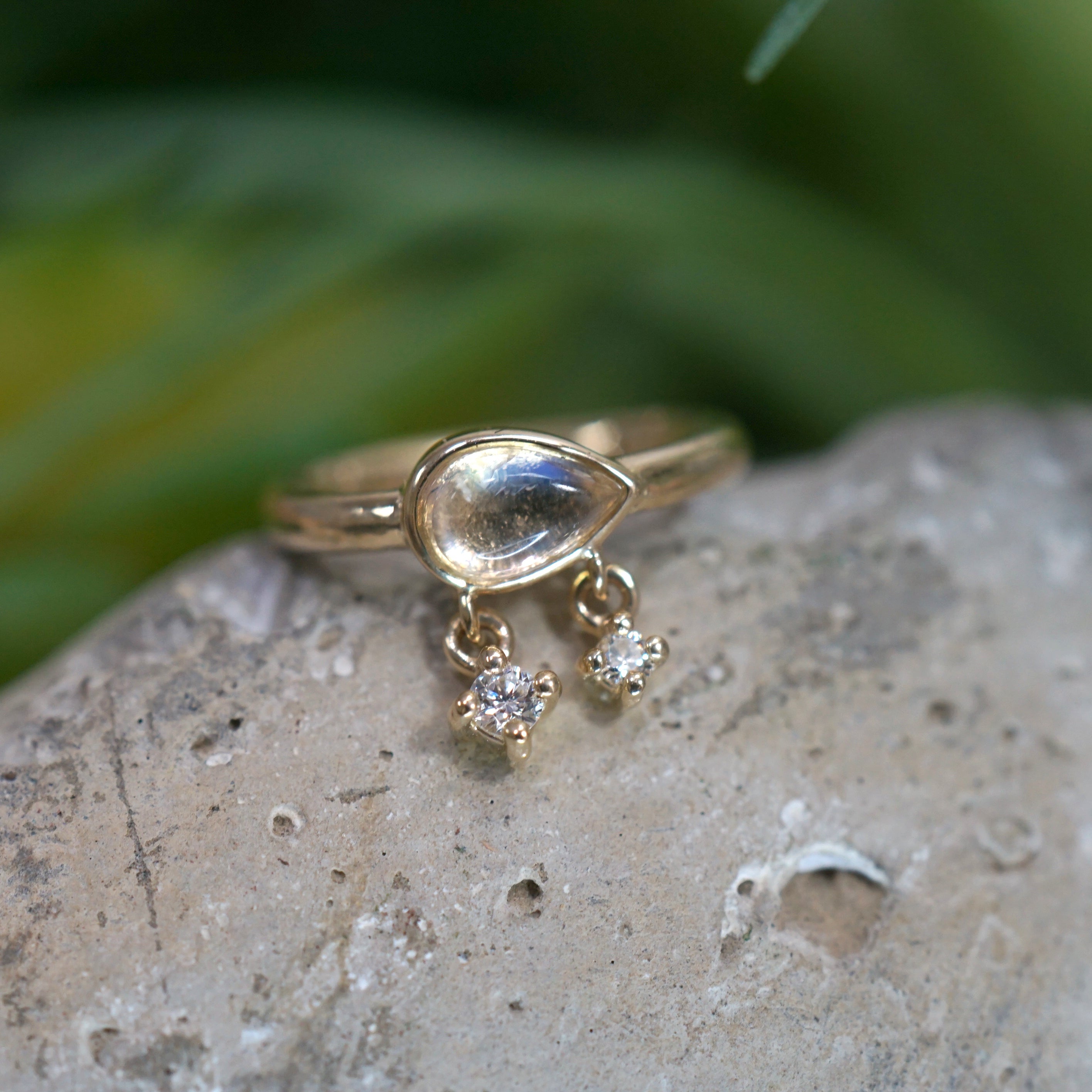 Amara Clicker - Pointed Right